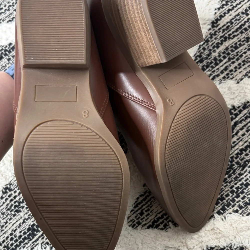 Nwot Cushionaire Brown Leather Ankle Booties size 8 - Picture 5 of 5